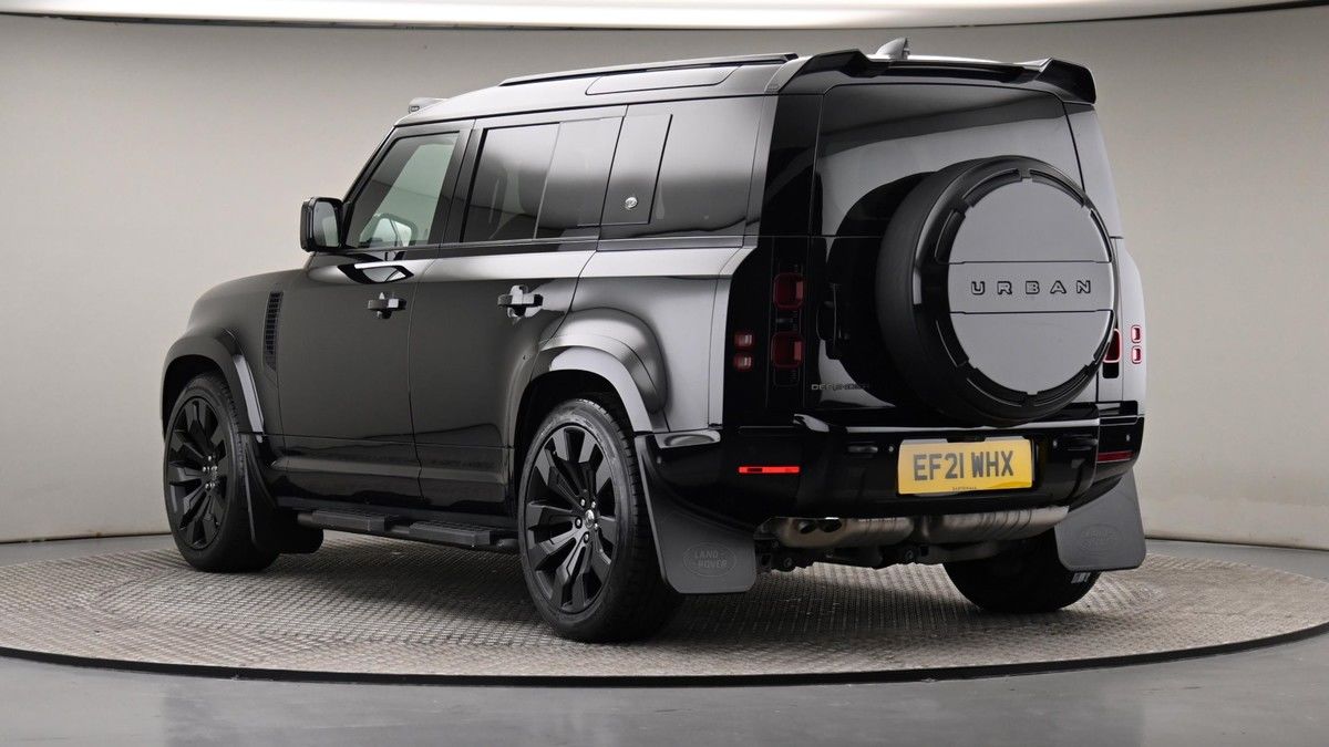 Land Rover Defender 110 Image 24
