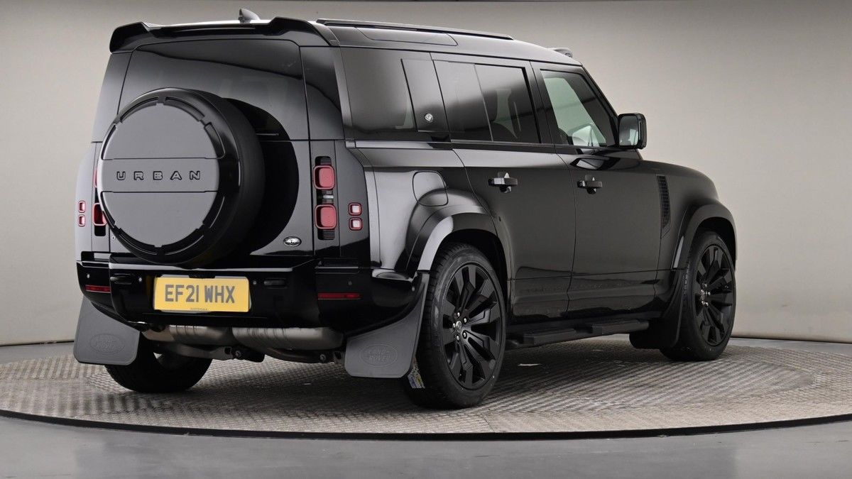 Land Rover Defender 110 Image 26
