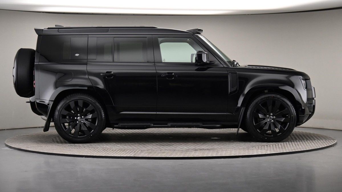 Land Rover Defender 110 Image 27