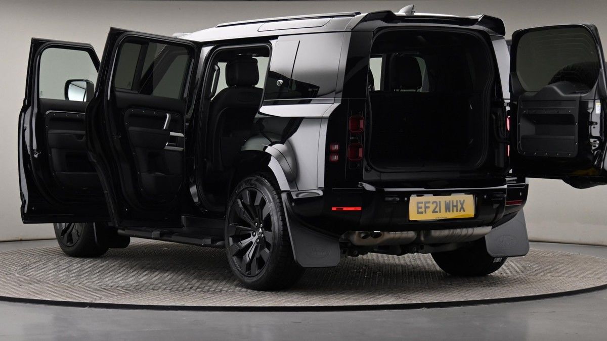 Land Rover Defender 110 Image 29