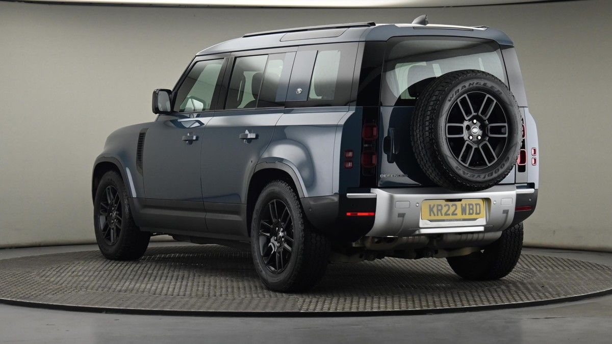 Land Rover Defender 110 Image 24