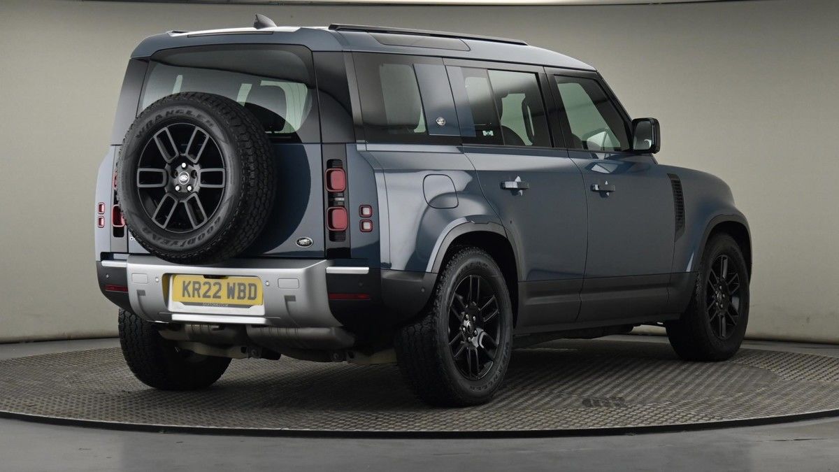Land Rover Defender 110 Image 26