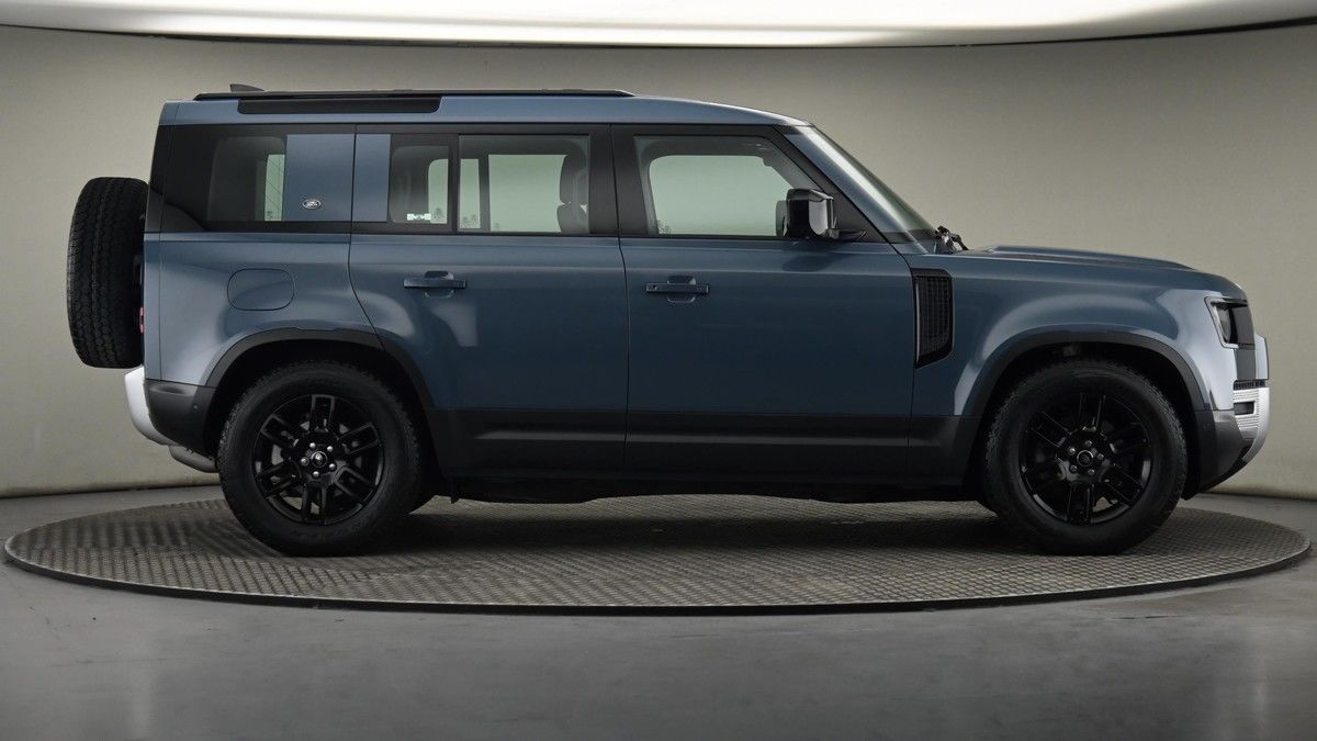 Land Rover Defender 110 Image 27