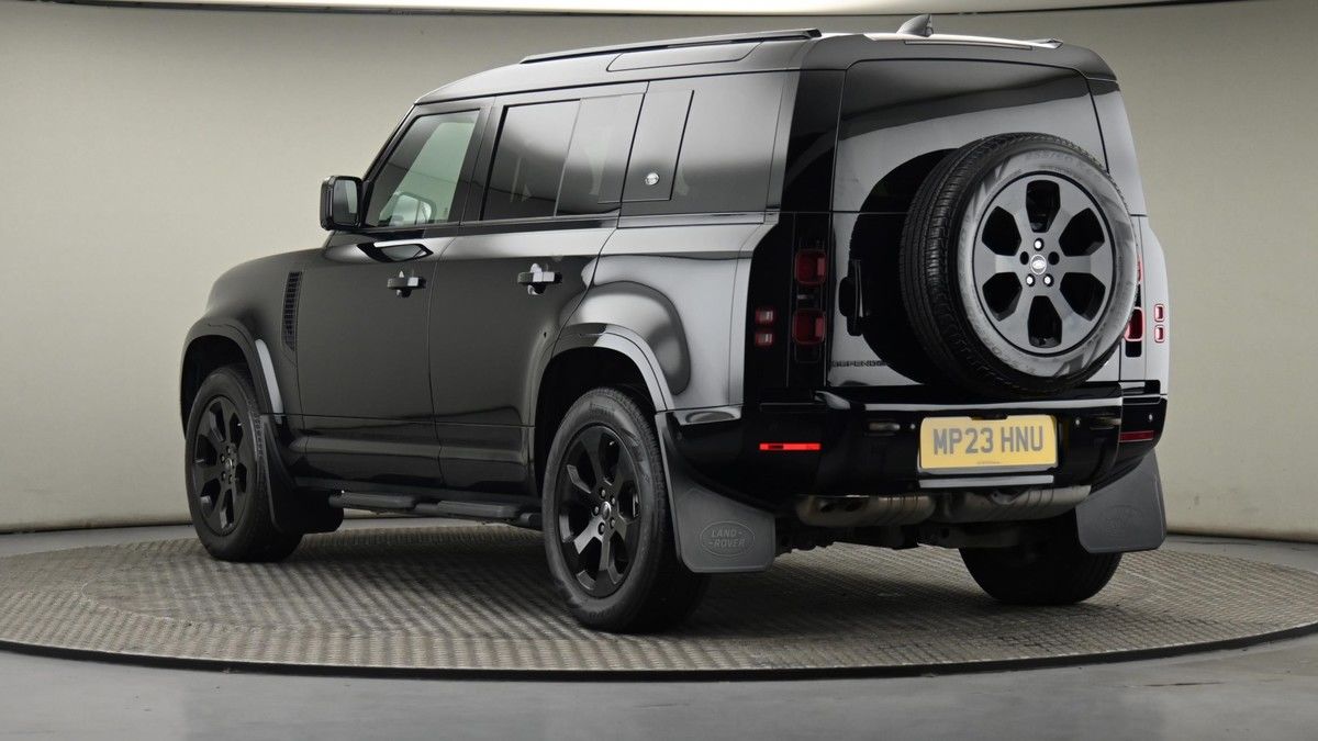 Land Rover Defender 110 Image 24