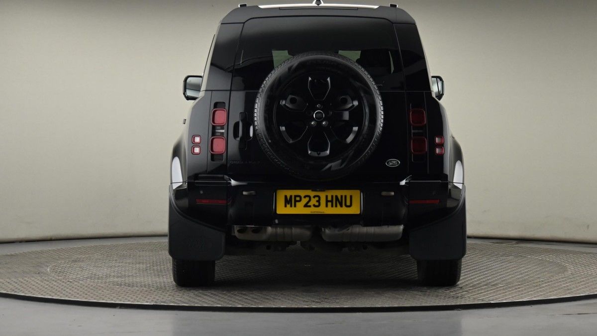Land Rover Defender 110 Image 25