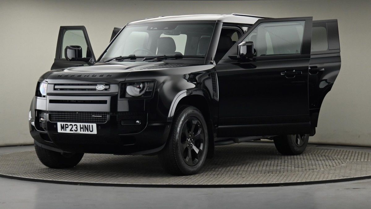 Land Rover Defender 110 Image 28