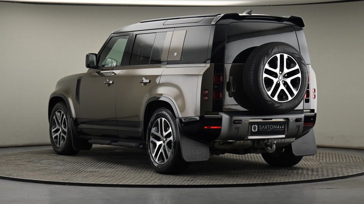 Land Rover Defender 110 Image 24