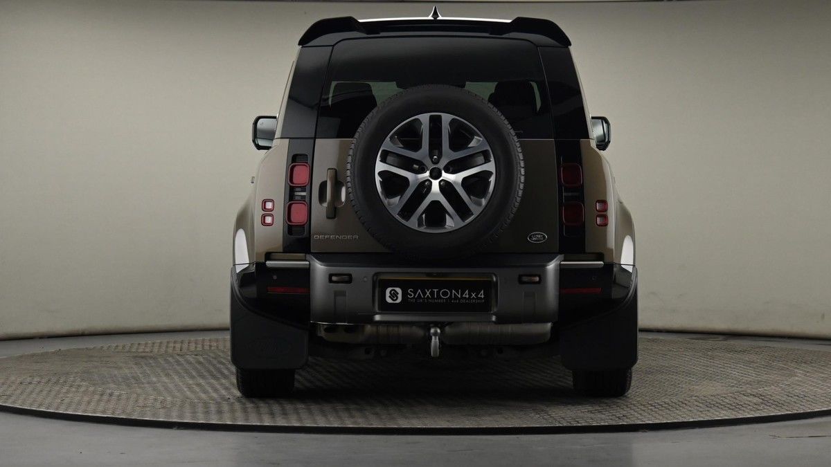 Land Rover Defender 110 Image 25