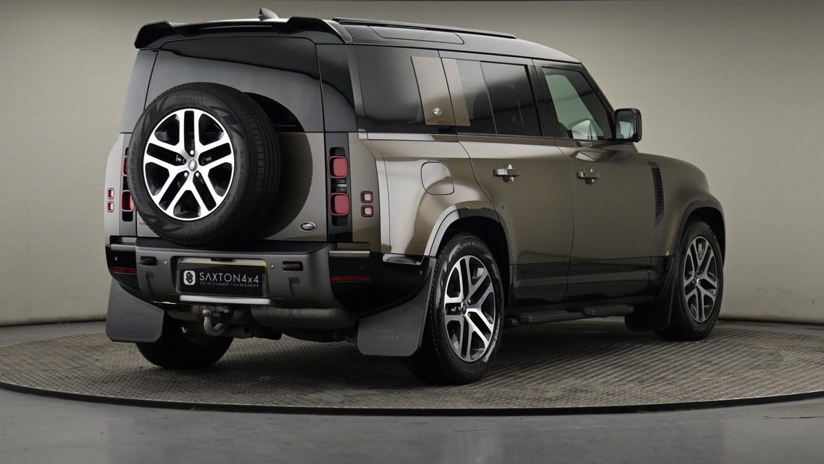 Land Rover Defender 110 Image 26
