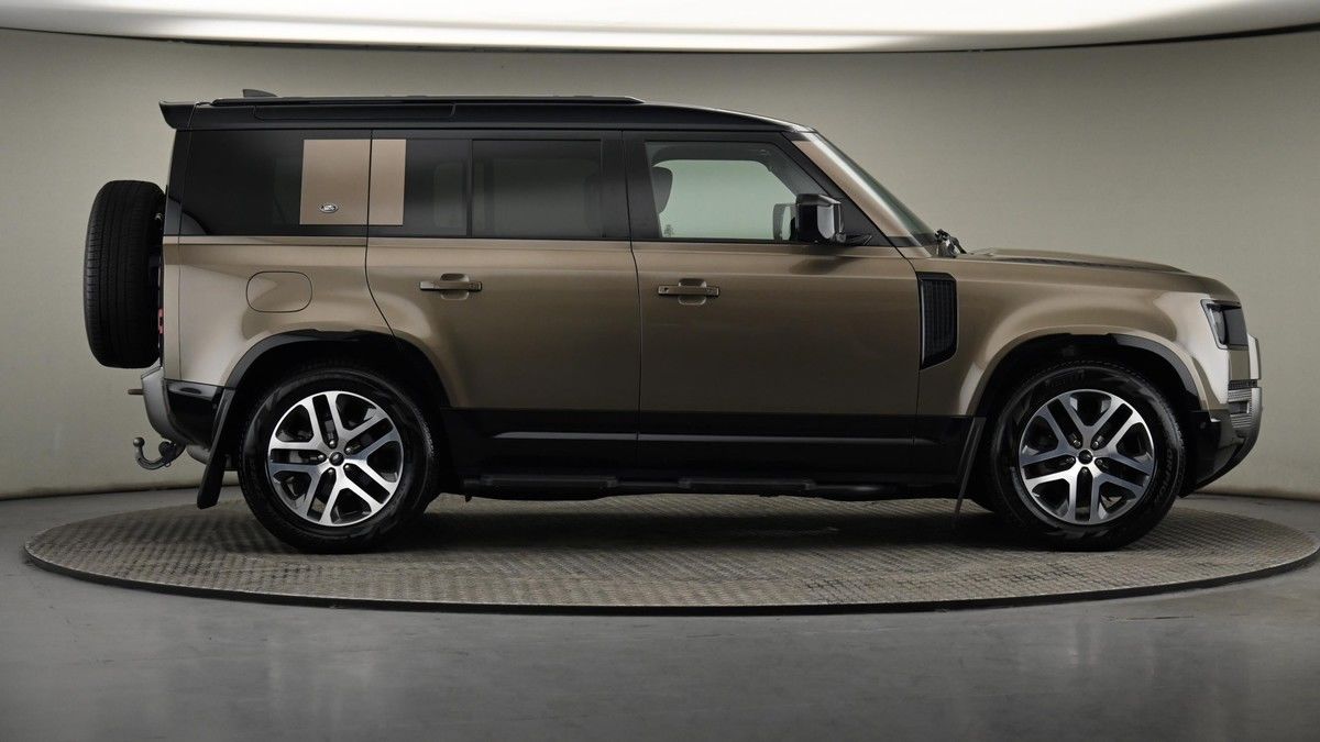 Land Rover Defender 110 Image 27
