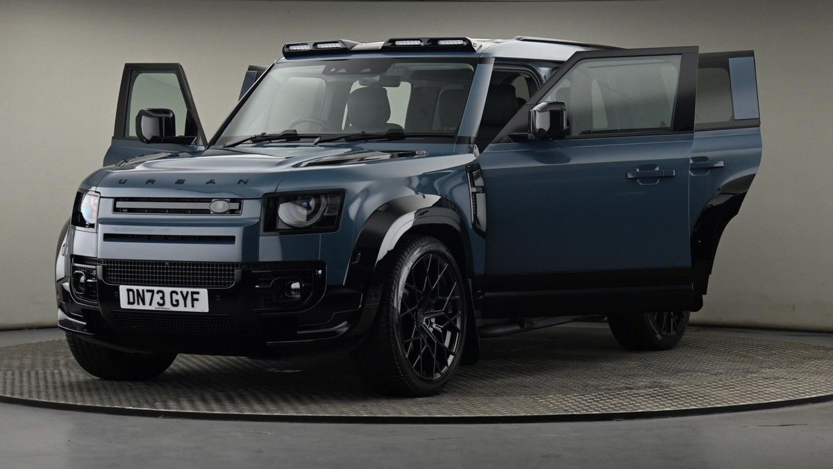 More views of Land Rover Defender 110
