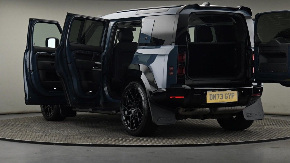 More views of Land Rover Defender 110