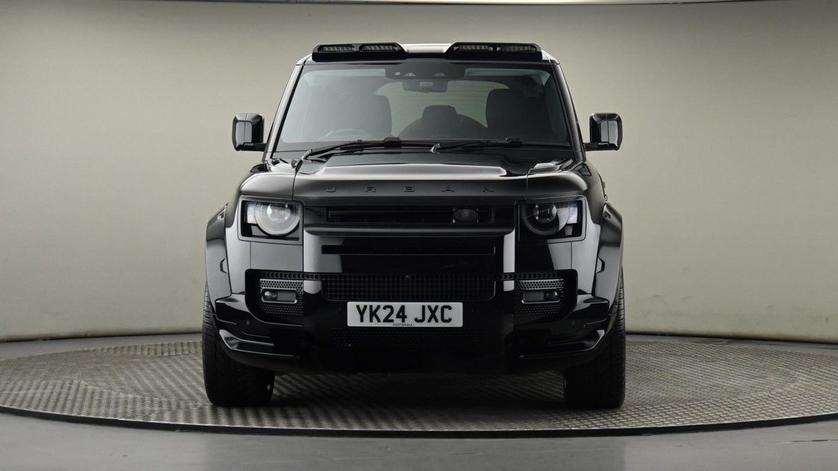 Land Rover Defender 110 Image 21