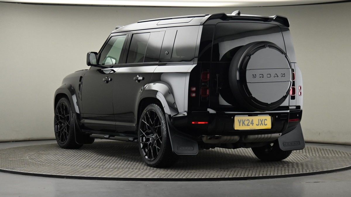 Land Rover Defender 110 Image 24
