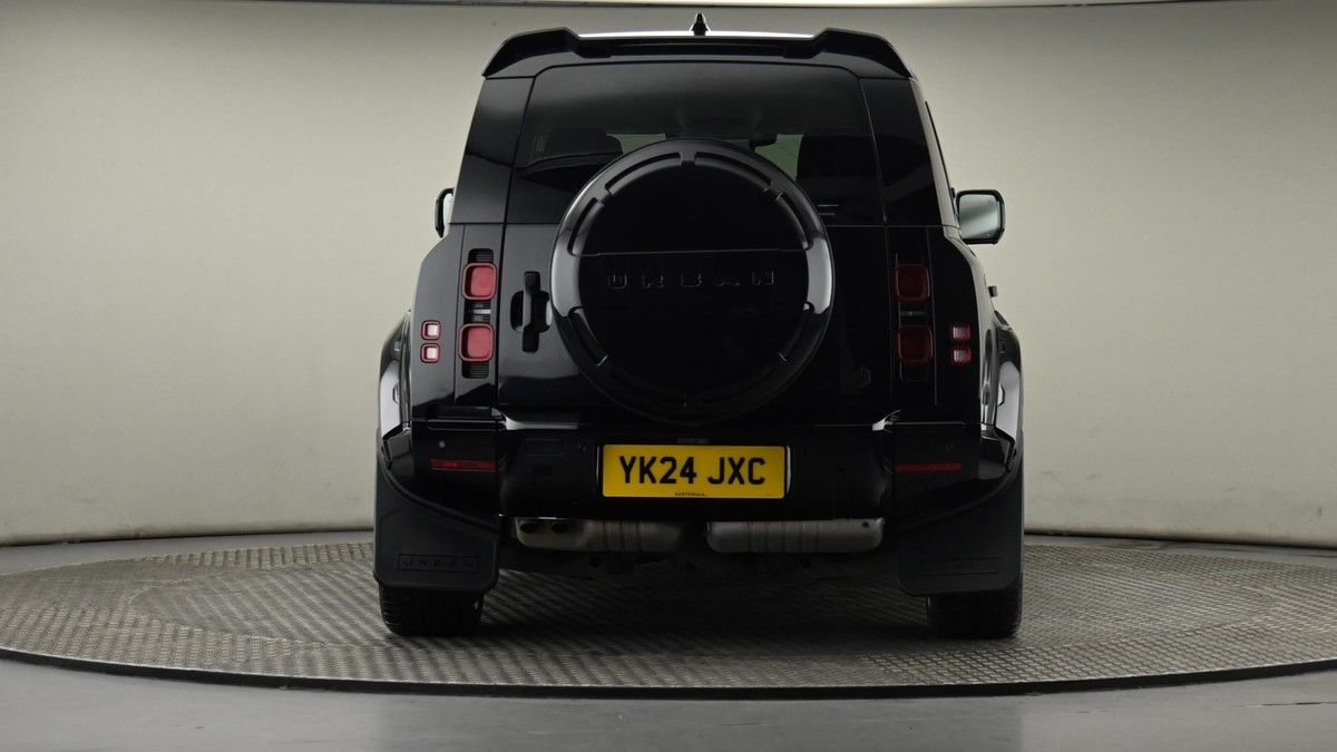 Land Rover Defender 110 Image 25