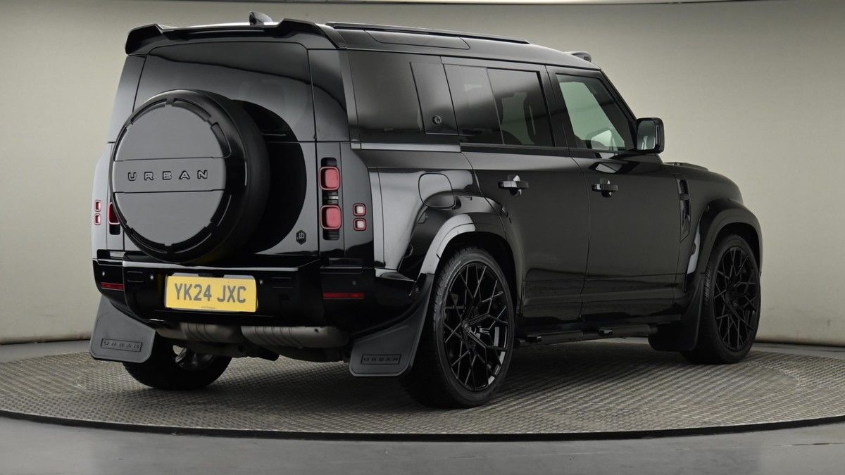 Land Rover Defender 110 Image 26