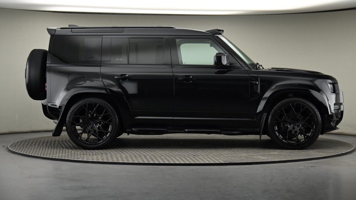 Land Rover Defender 110 Image 27