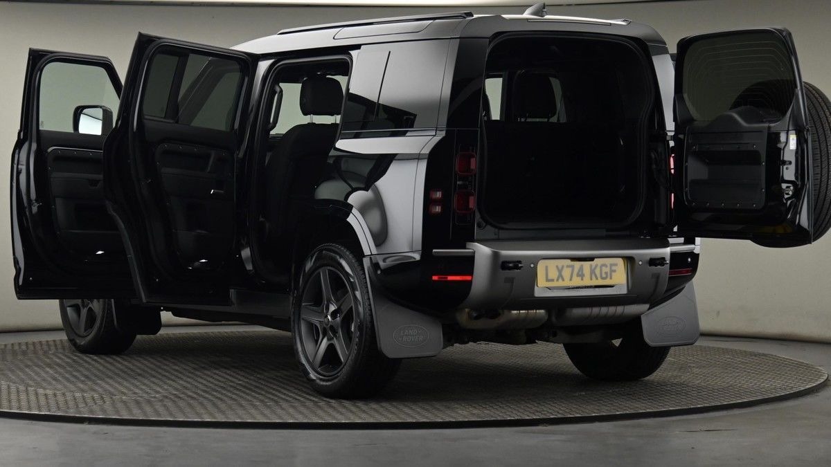 Land Rover Defender 110 Urban Image 29