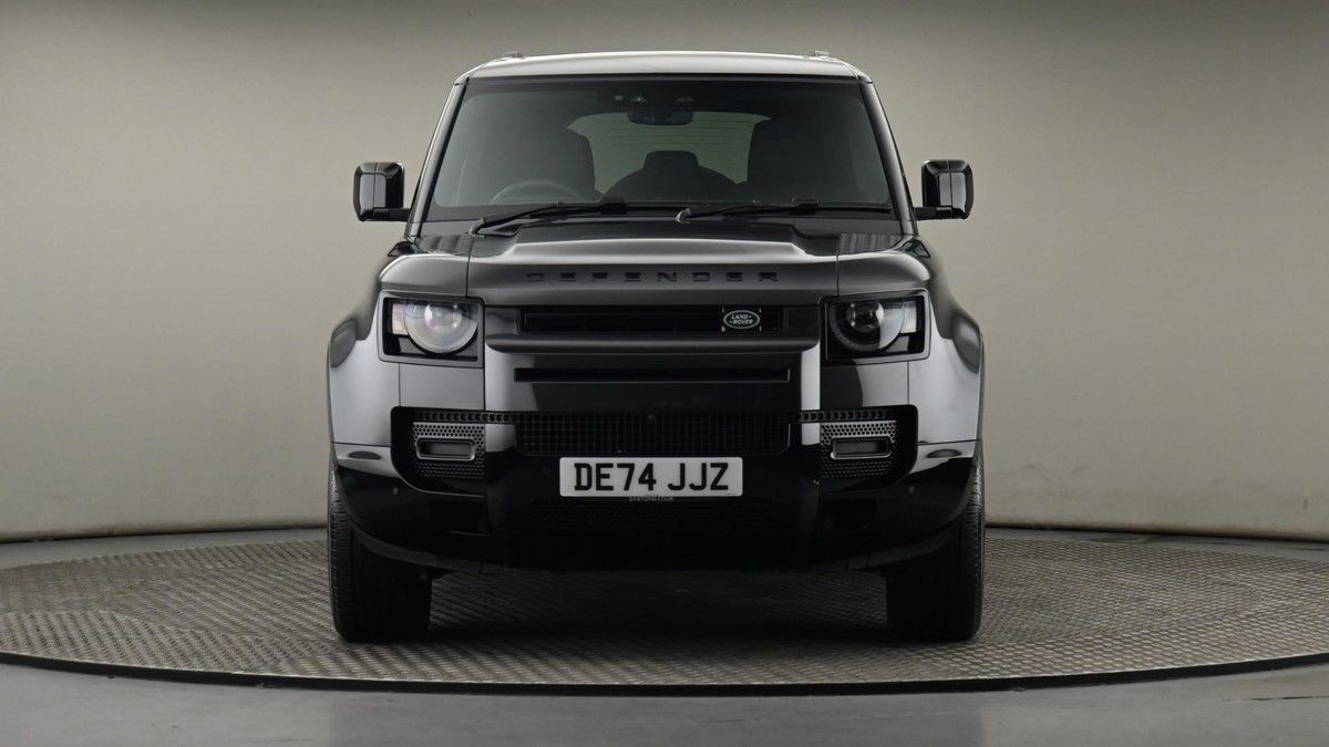 Land Rover Defender 110 Image 21