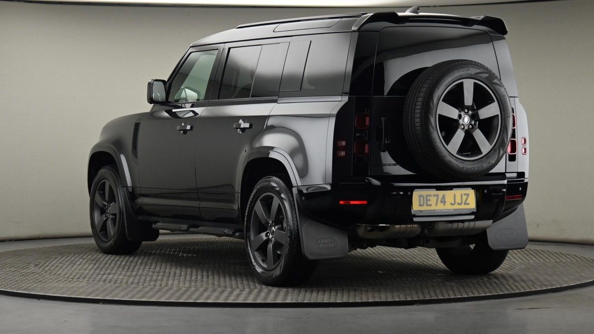 Land Rover Defender 110 Image 24