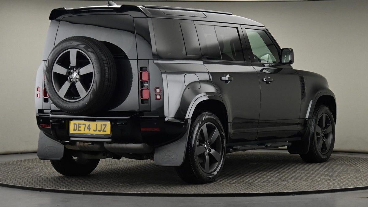 Land Rover Defender 110 Image 26