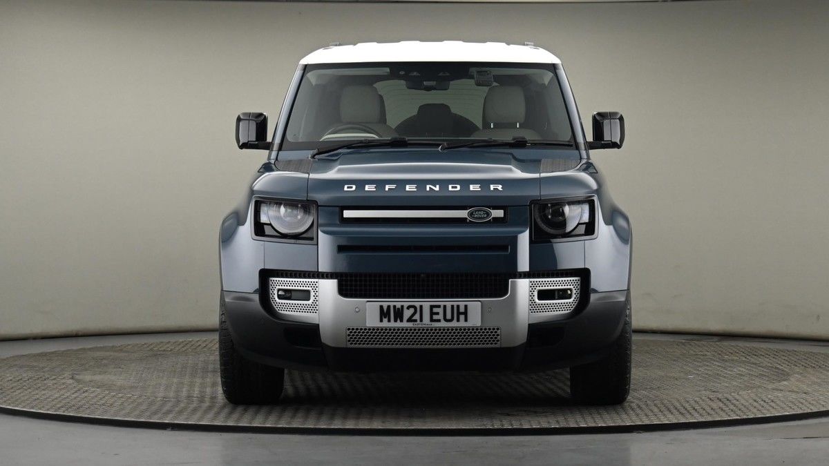 Land Rover Defender 110 Image 21