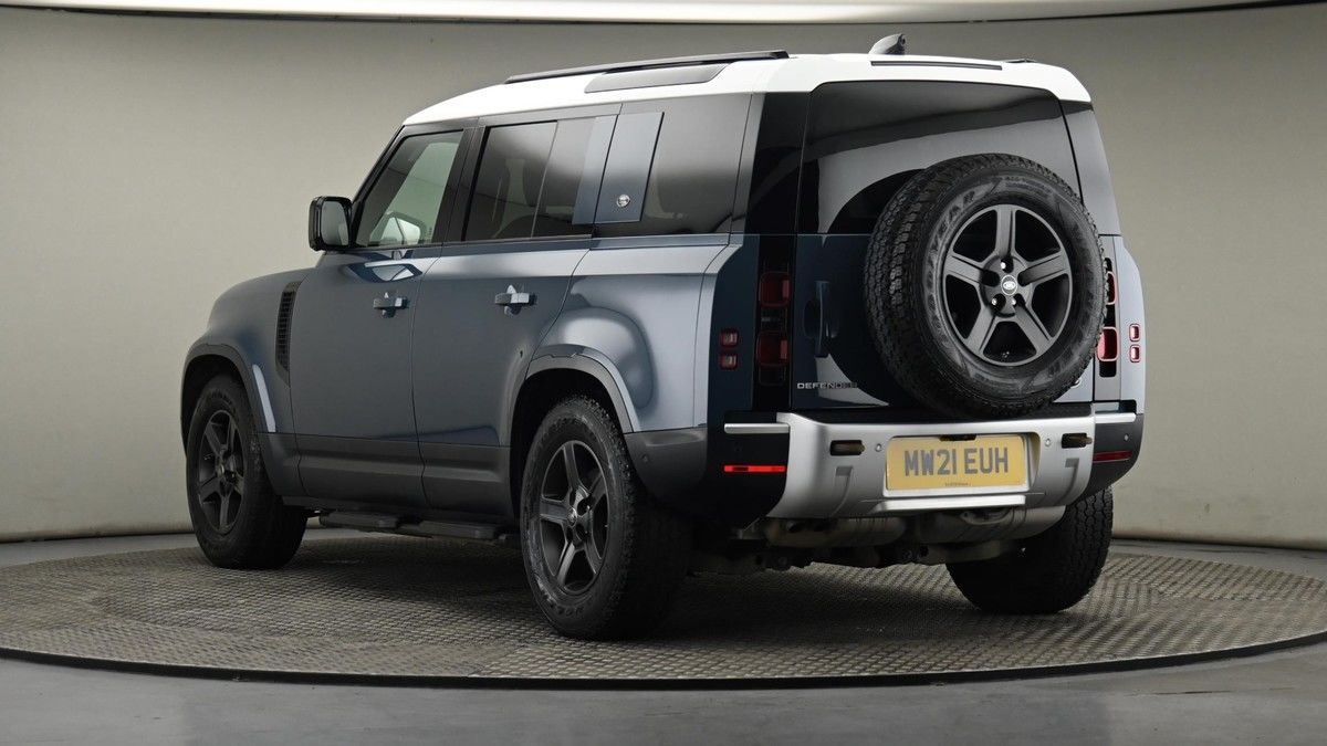Land Rover Defender 110 Image 24