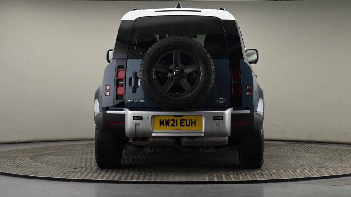 Land Rover Defender 110 Image 25