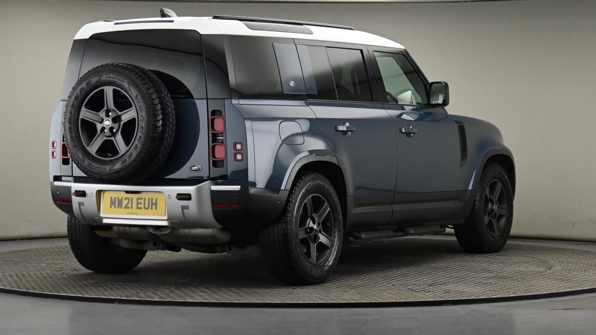 Land Rover Defender 110 Image 26