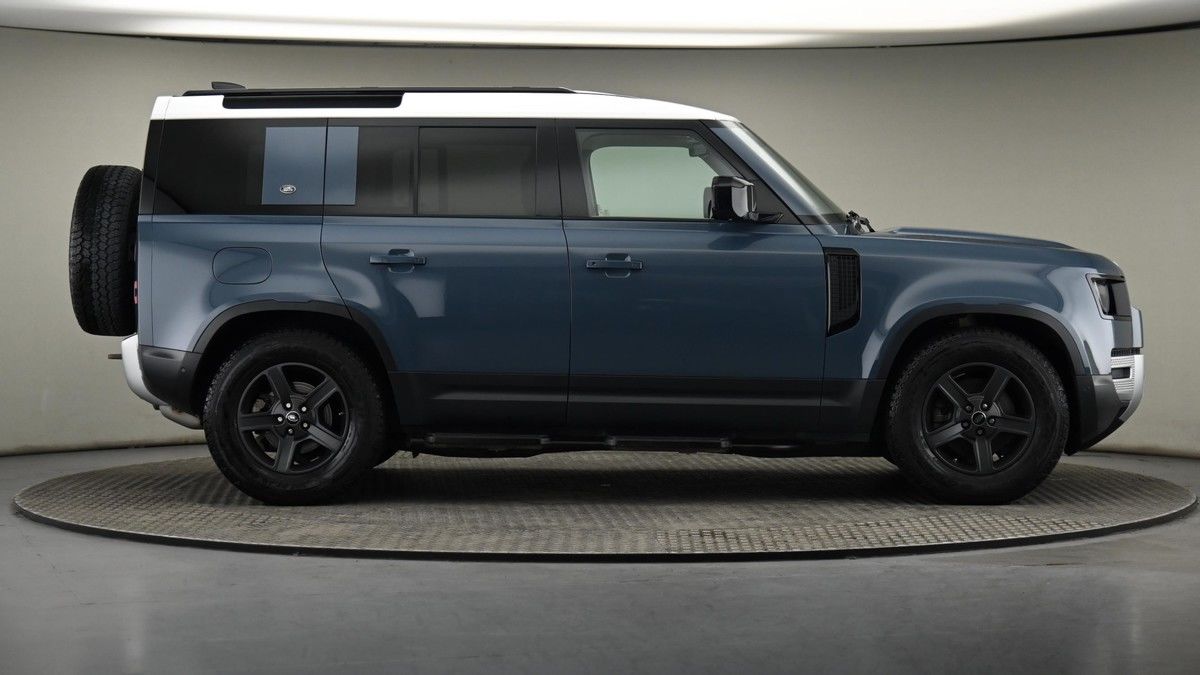 Land Rover Defender 110 Image 27