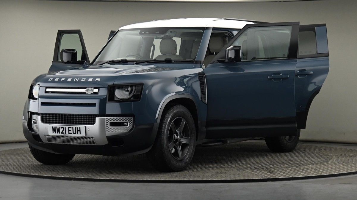 Land Rover Defender 110 Image 28