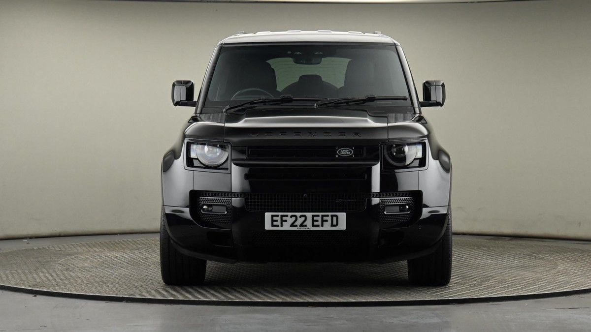Land Rover Defender 110 Image 21