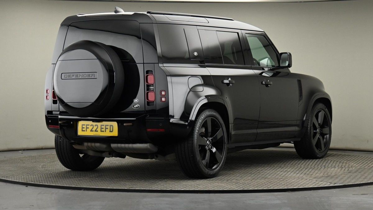 Land Rover Defender 110 Image 26