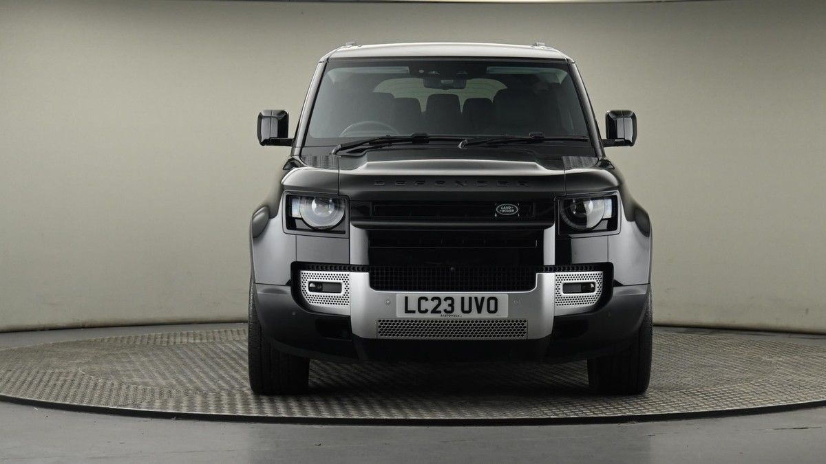 Land Rover Defender 110 Image 42