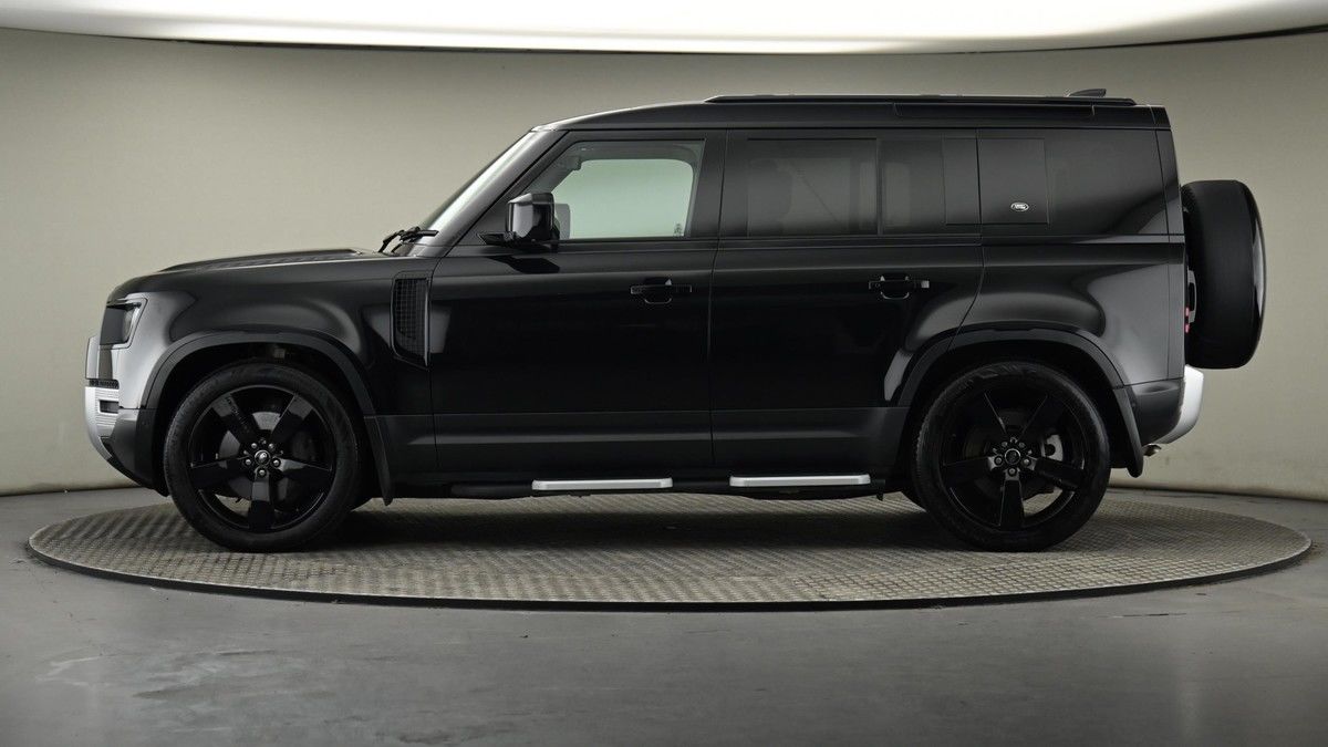 Land Rover Defender 110 Image 46