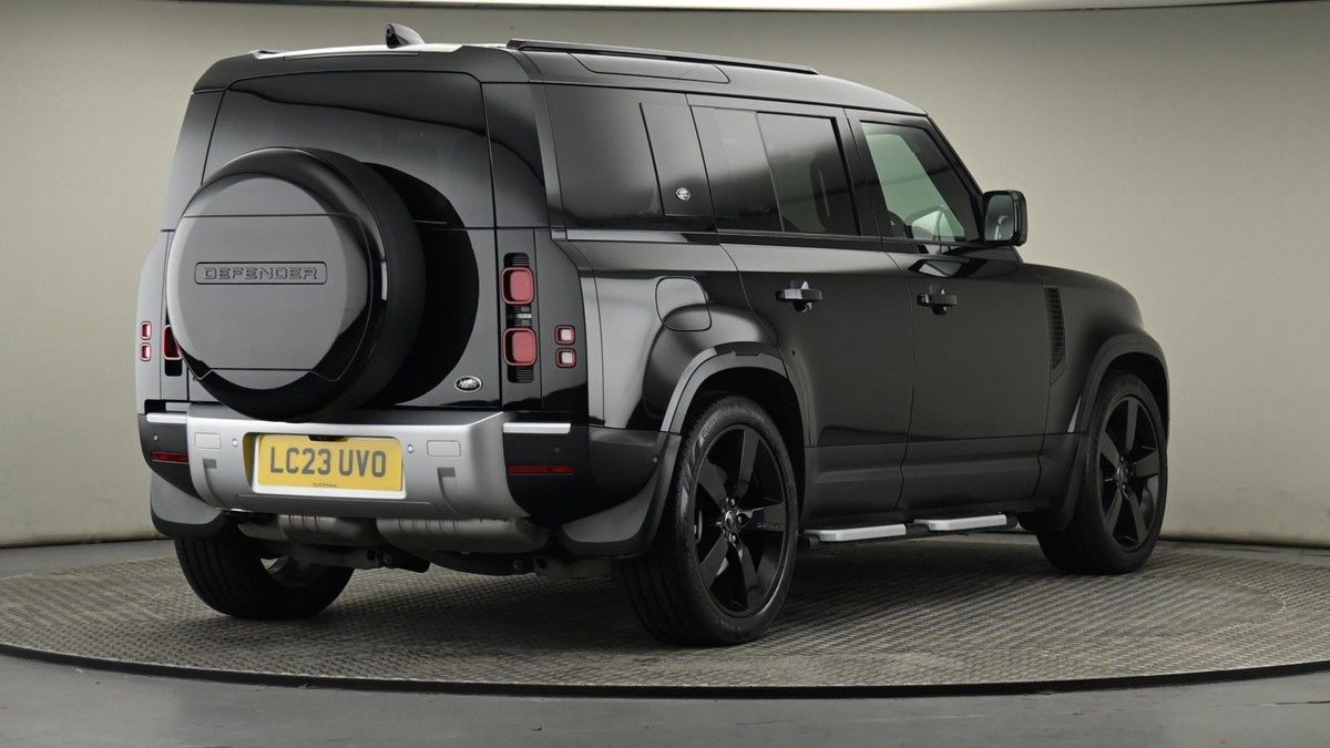 Land Rover Defender 110 Image 52