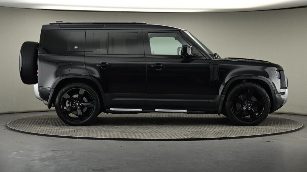 Land Rover Defender 110 Image 54