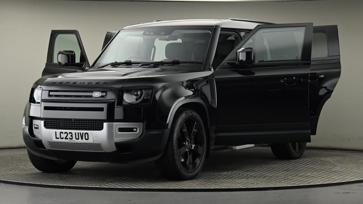 Land Rover Defender 110 Image 56