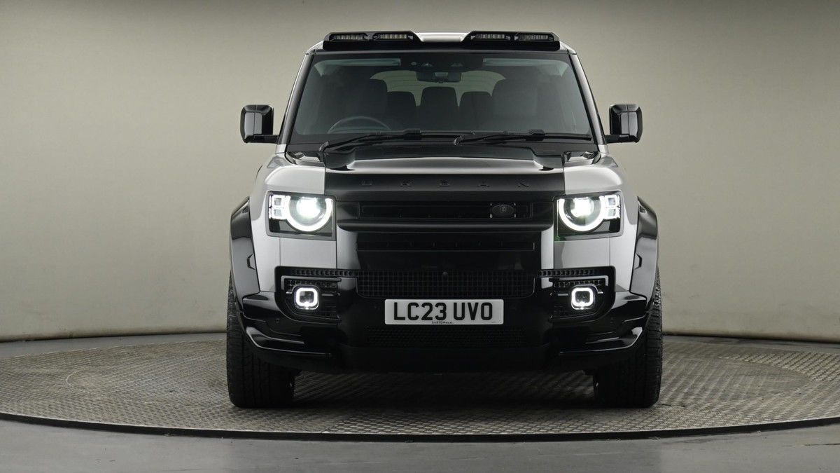 Land Rover Defender 110 Image 41