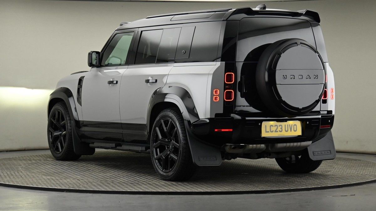 Land Rover Defender 110 Image 47