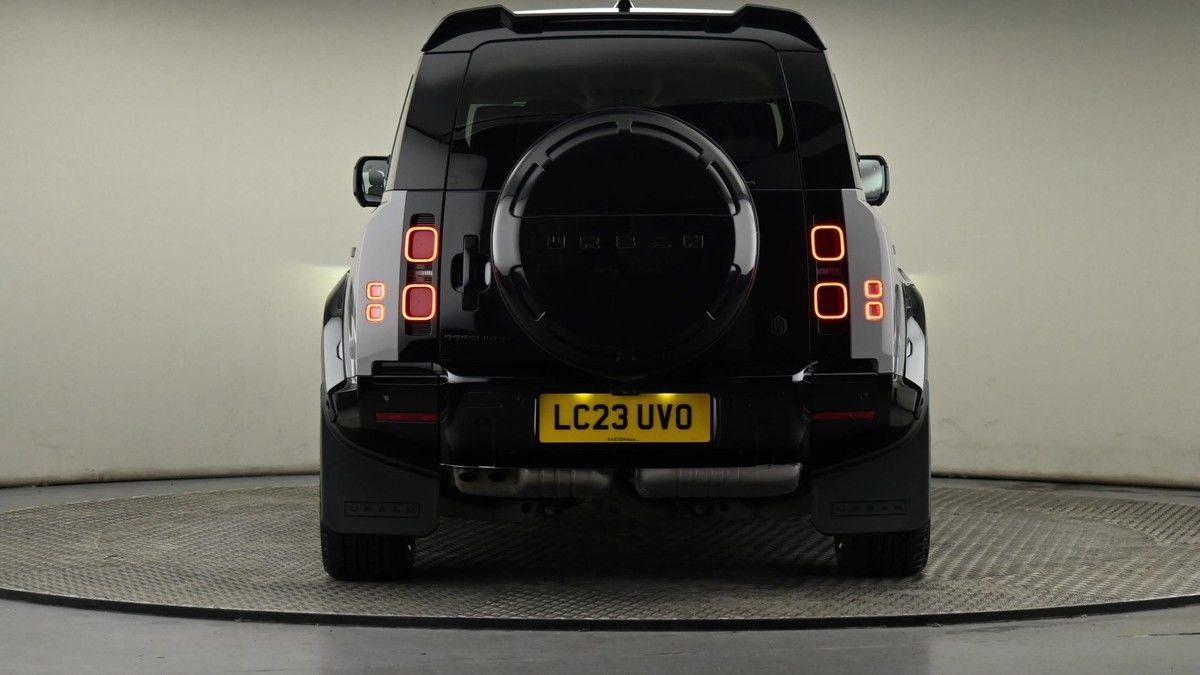 Land Rover Defender 110 Image 49
