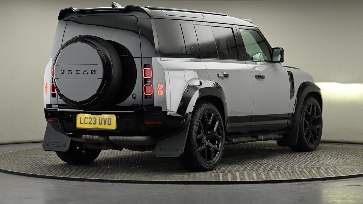 Land Rover Defender 110 Image 51