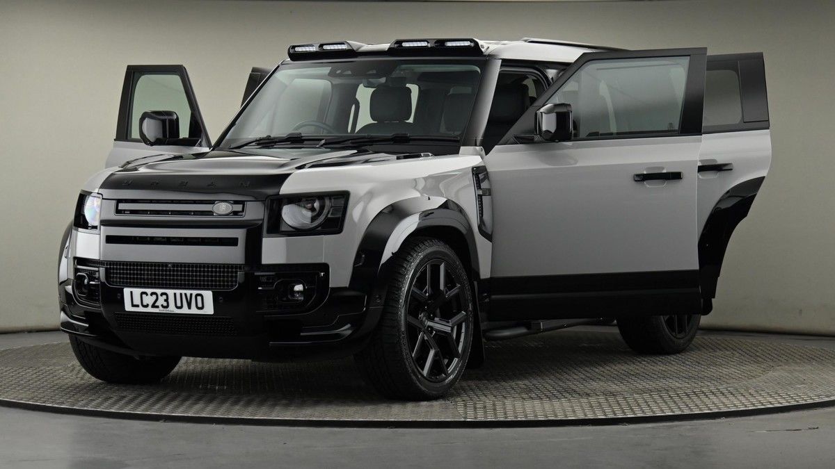 Land Rover Defender 110 Image 55