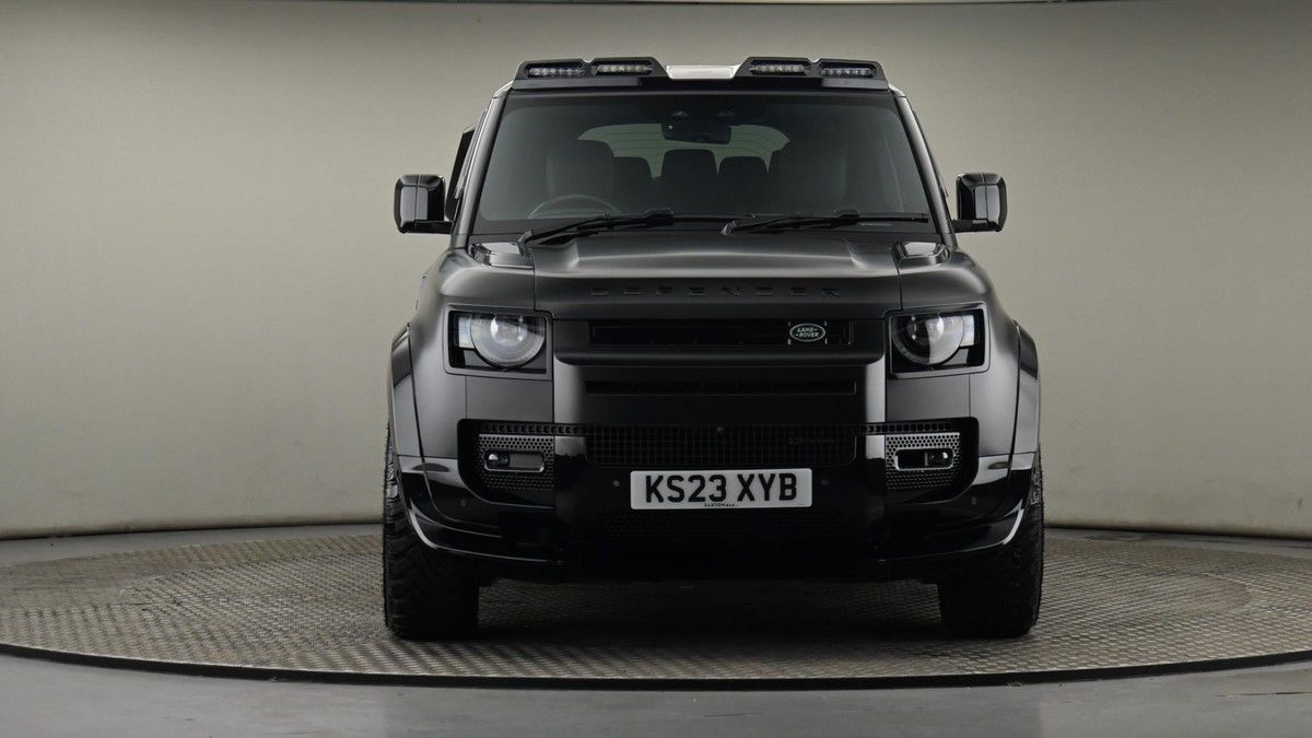 Land Rover Defender 110 Image 21