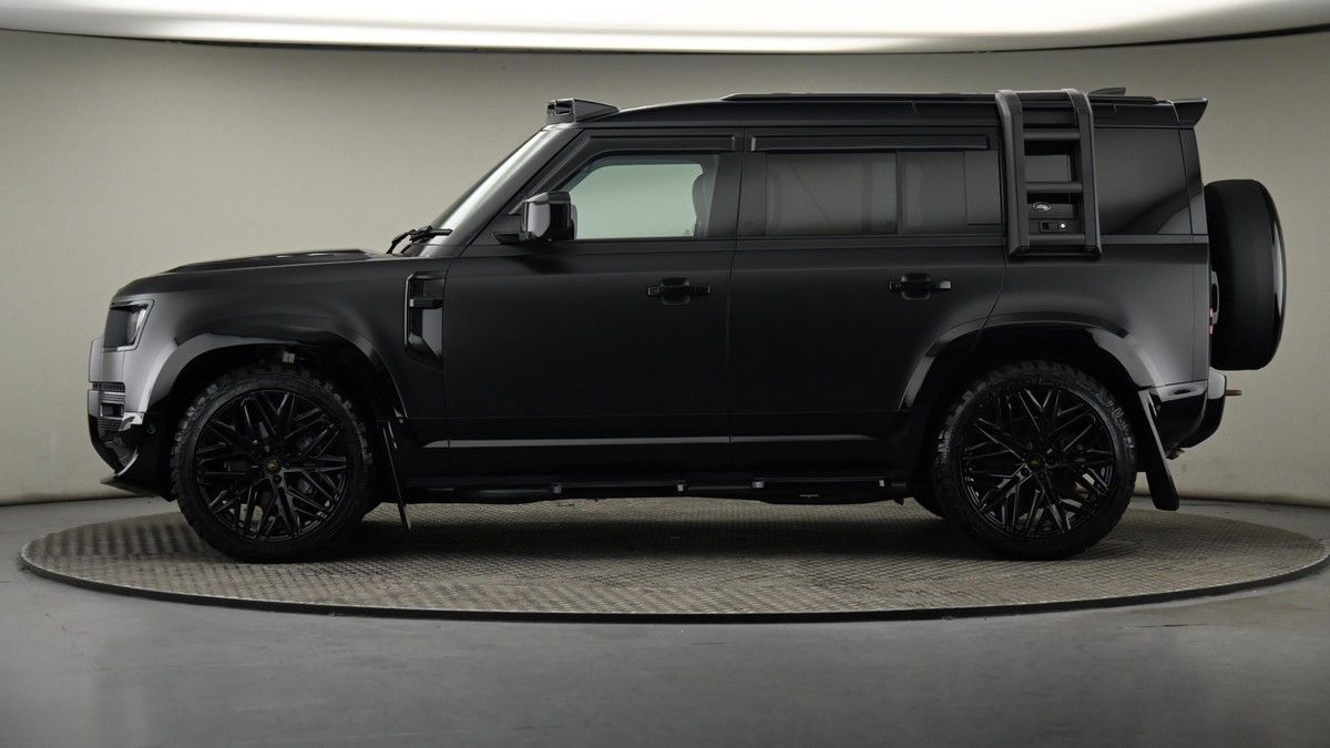 Land Rover Defender 110 Image 23