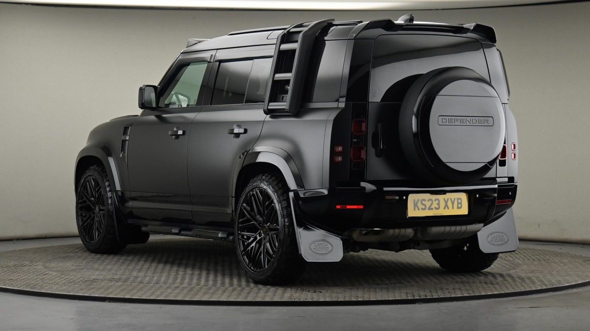 Land Rover Defender 110 Image 24