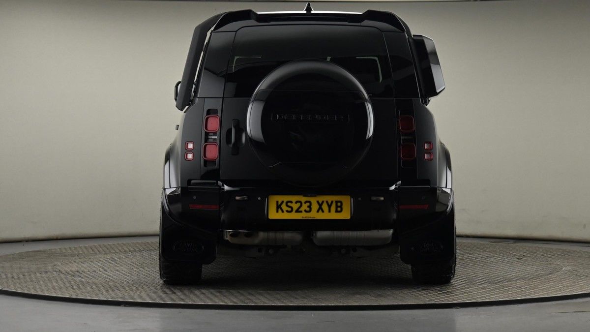 Land Rover Defender 110 Image 25