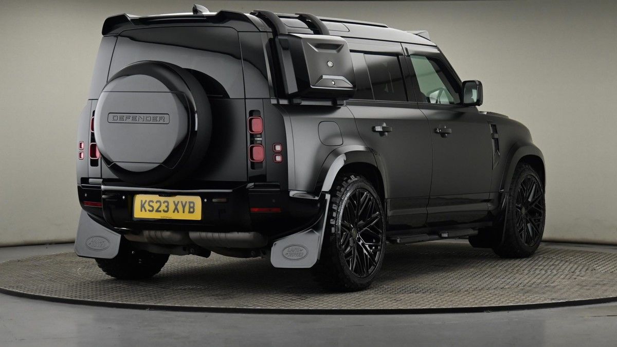 Land Rover Defender 110 Image 26