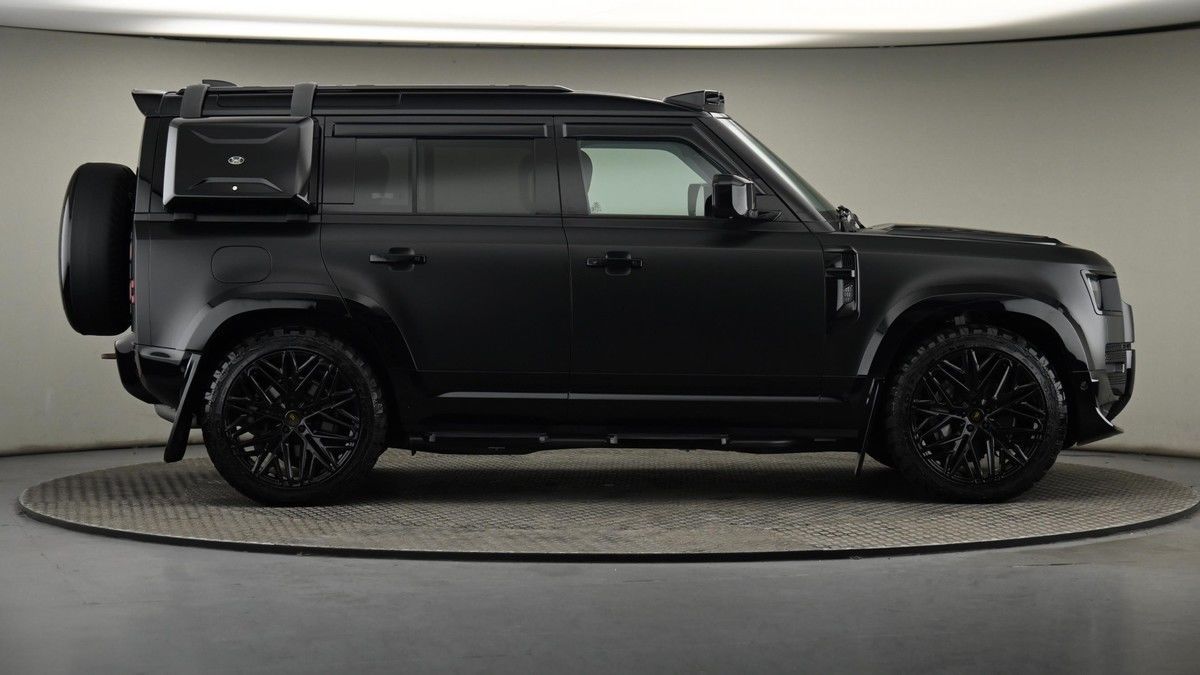 Land Rover Defender 110 Image 27