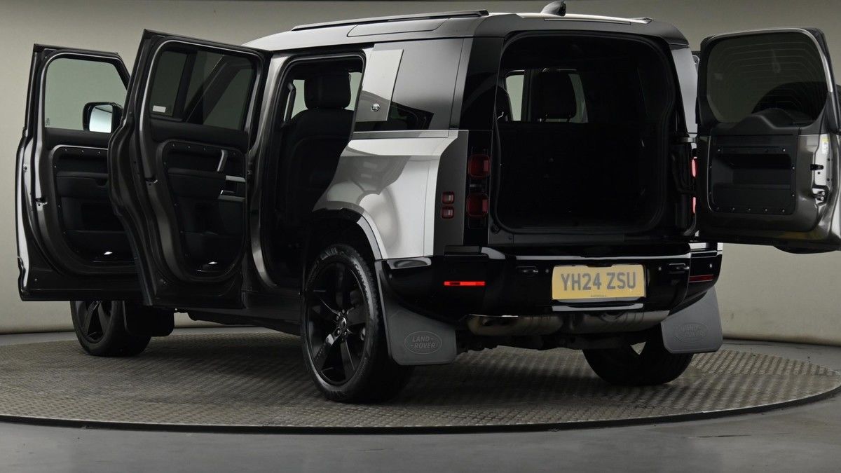 Land Rover Defender 110 Urban Image 57